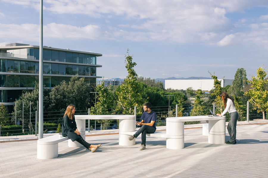 GEN BANK EN TAFEL ESCOFET  EN GROUNDLEVEL